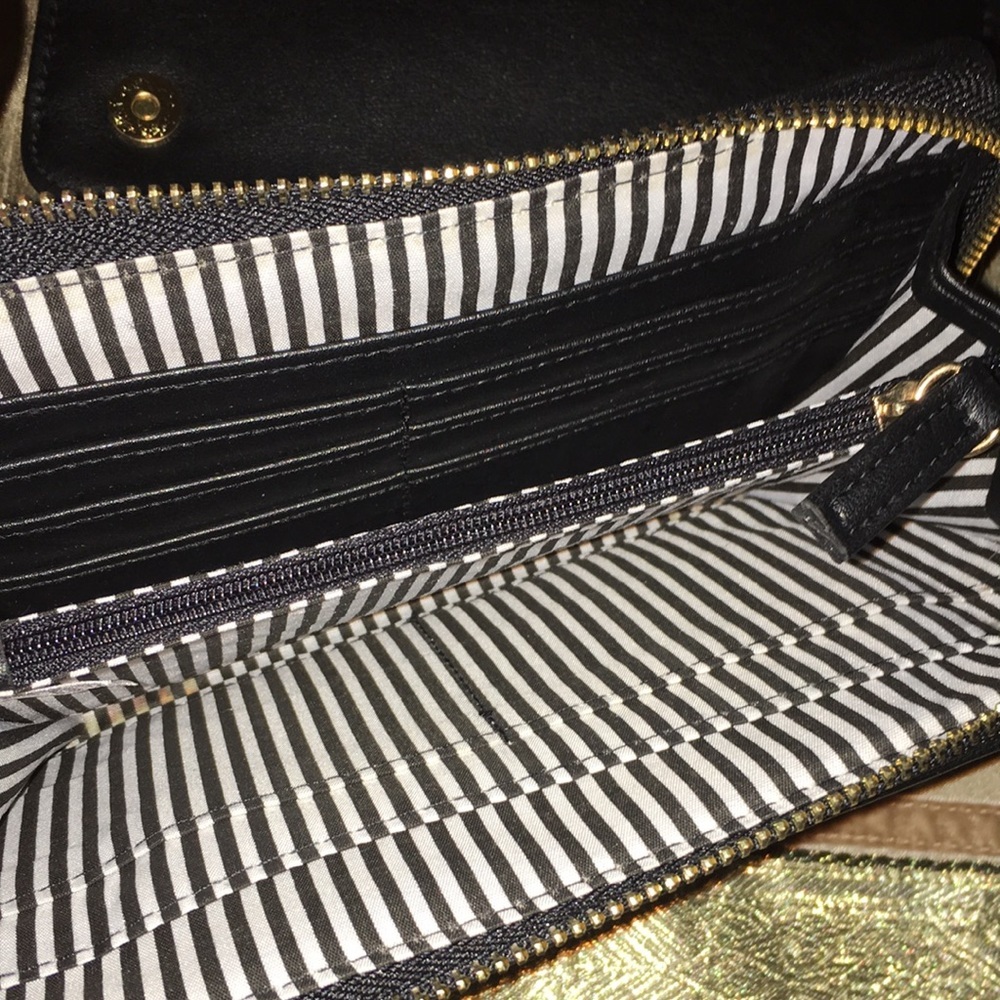 Black 2 in 1 wallet on with removable adjustable strap - Picture 9 of 11